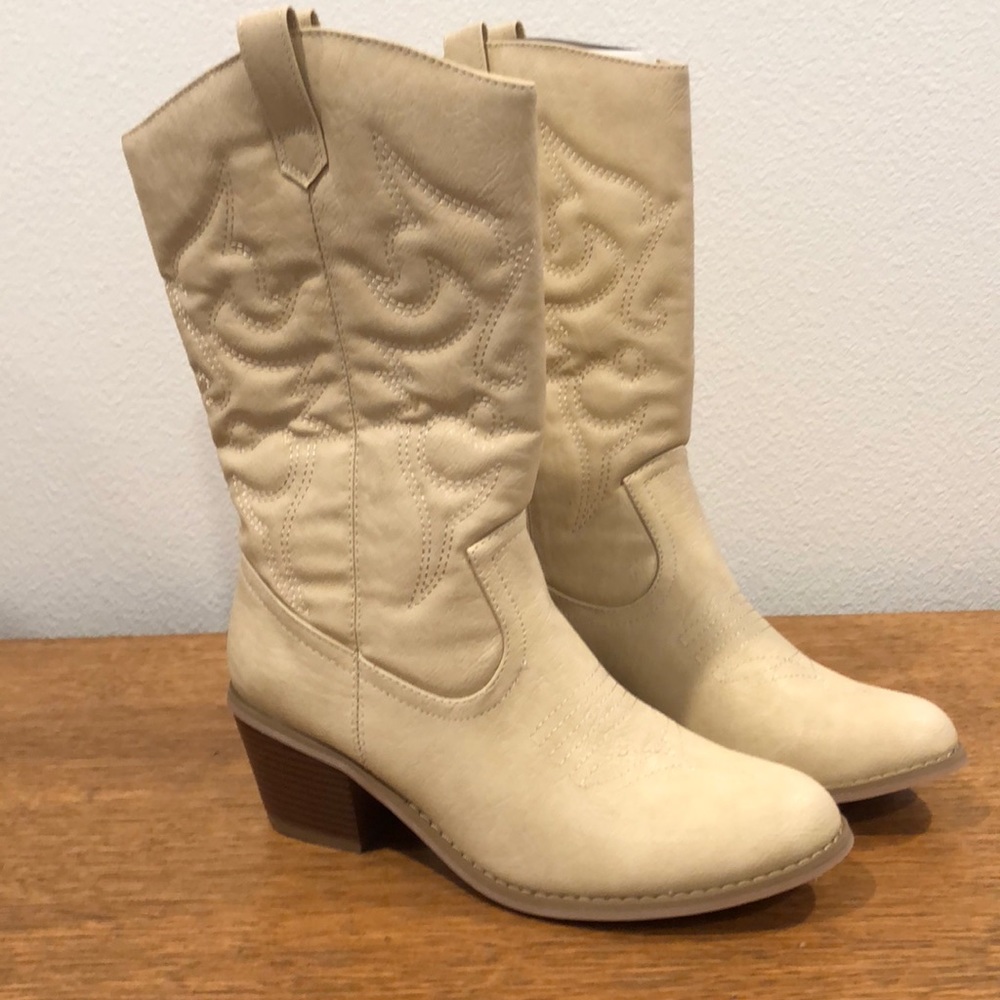Cream cowgirl boots